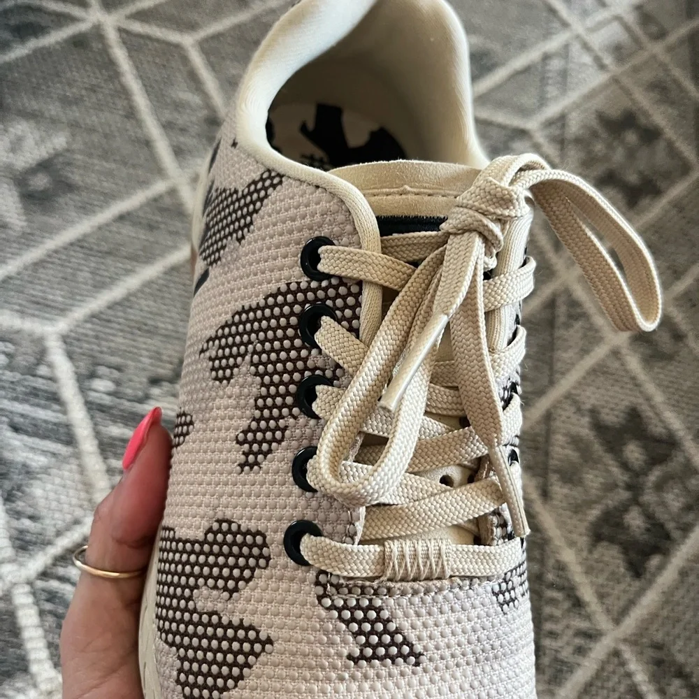 Stylish Camouflage Sneakers - Picture 2 of 8